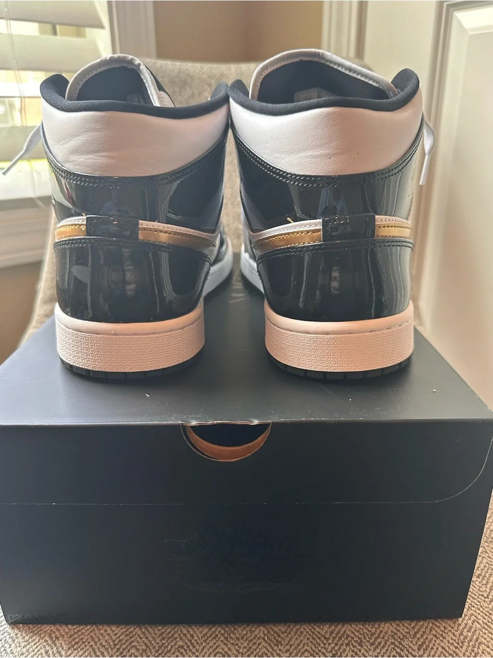 Jordan Air Jordan 1 Mid SE Black with Metallic Gold 13M